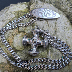 the cross poliert the steel body